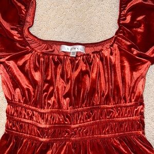 Top with ruffle sleeves, scrunched waist, perfect for dinners and going out.